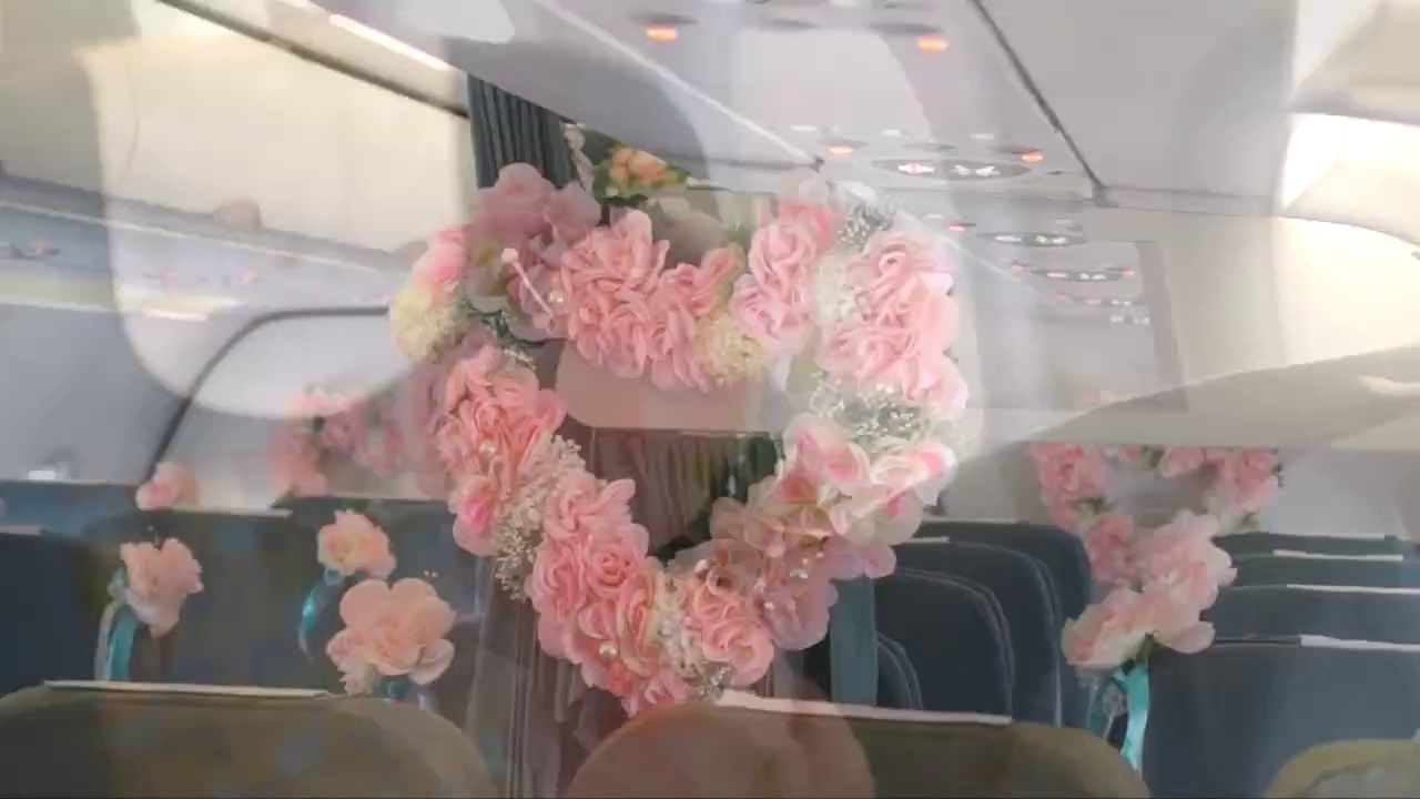 Cặp đôi kỷ niệm 30 năm ngày cưới trên máy bay Vietnam Airlines