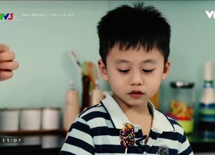 Nấu nướng thật là vui: Kem chuối bọc sô-cô-la